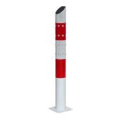 Vue générale du poteau de parking rouge et blanc à LED