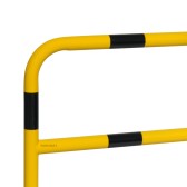 Vue rapprochée de la barrière de sécurité industrielle jaune et noire diam.60 mm